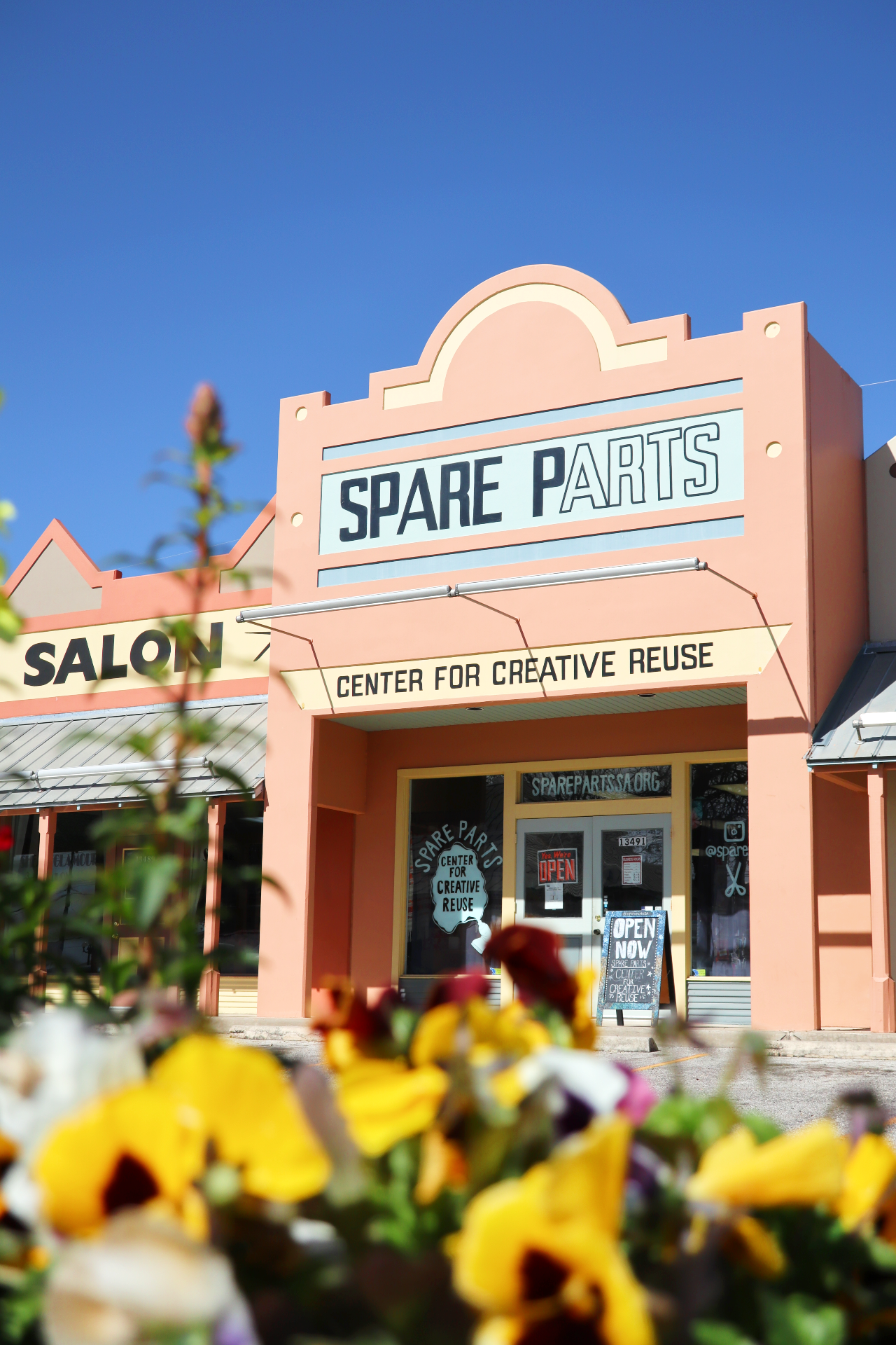 How This Art Supply Thrift Store Supports Creative Reuse